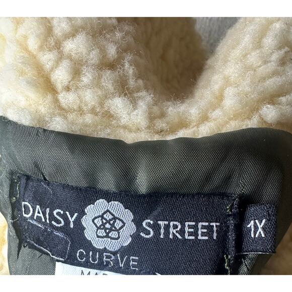 NWOT Daisy Street Curve Khaki & Crème Fleece Bomber Jacket – Size 10 - Picture 5 of 7